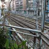 Salutiamo le due donne per salire ora al terzo piano, dove un giovane ci permette di scattare qualche fotografia dal suo balcone